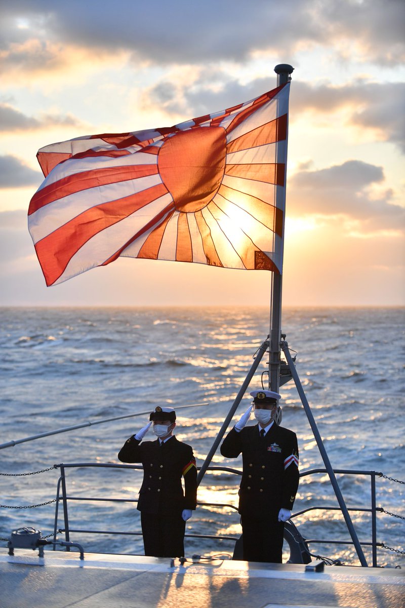 海上自衛隊_旭日旗（Japan Maritime Self-Defense Force_Rising Sun Flag）- 敬礼（Salute）