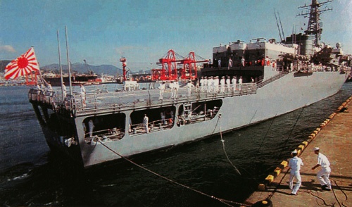 第２次世界大戦後初めて釜山に入港した海上自衛隊艦２隻「さわゆき」と「かしま」