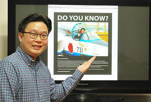徐ギョン徳（ソ・ギョンドク）教授の広告、機体番号731に座る安倍総理,731部隊