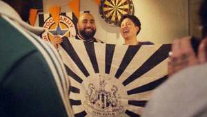 ニューカッスル・ユナテッドFCの映像に旭日旗模様