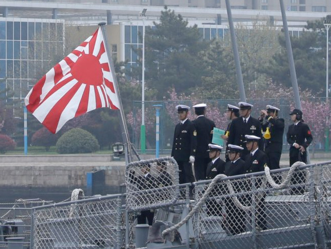 2019年4月23日 中国人民解放軍海軍成立70周年記念国際観艦式に参加。山東省青島港に入港した海上自衛隊護衛艦 すずつき