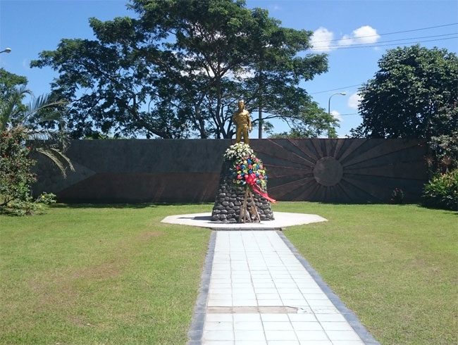 Philippines フィリピン 神風東飛行場 平和記念碑 KAMIKAZE Rising Sun 旭日旗