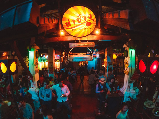 タイ・チェンマイにある「Thachang Cafe」, Rising Sun Design 旭日旗,戦犯旗(전범기)