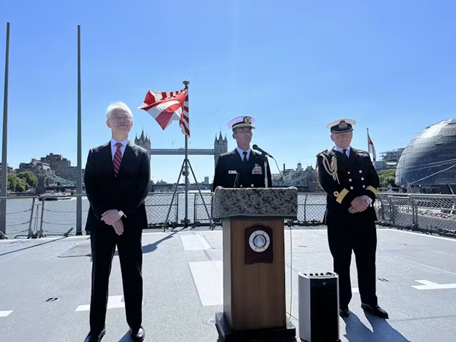 イギリス･ロンドンに寄港した,海上自衛隊の練習艦「かしま」, Rising Sun Design 旭日旗,戦犯旗(전범기)